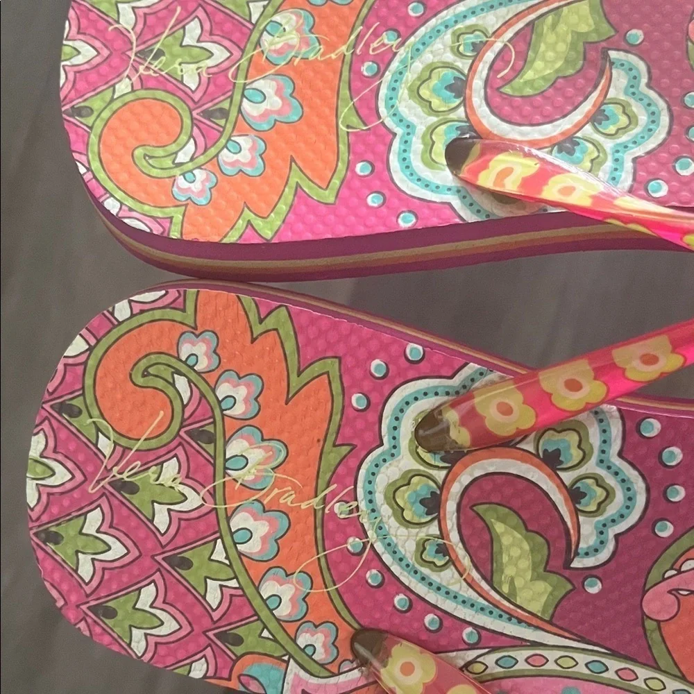 Vera Bradley Pink Paisley Sandals flip flops  size 7 preowned
